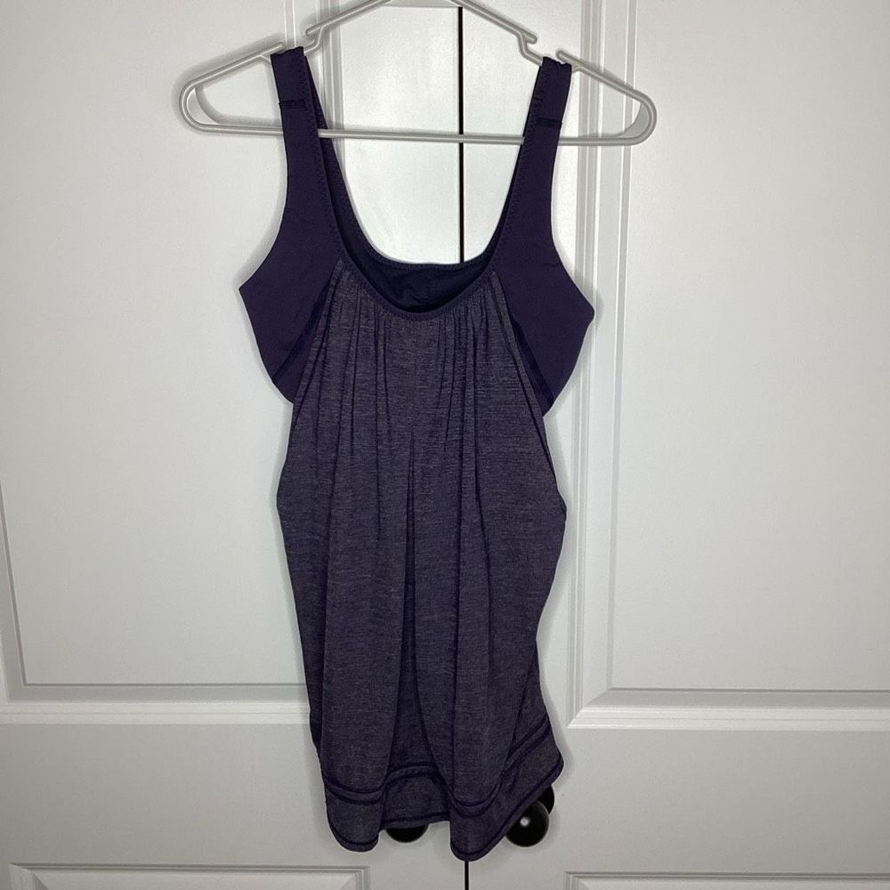 EUC Ladies Lululemon Tank Top with Built in Bra